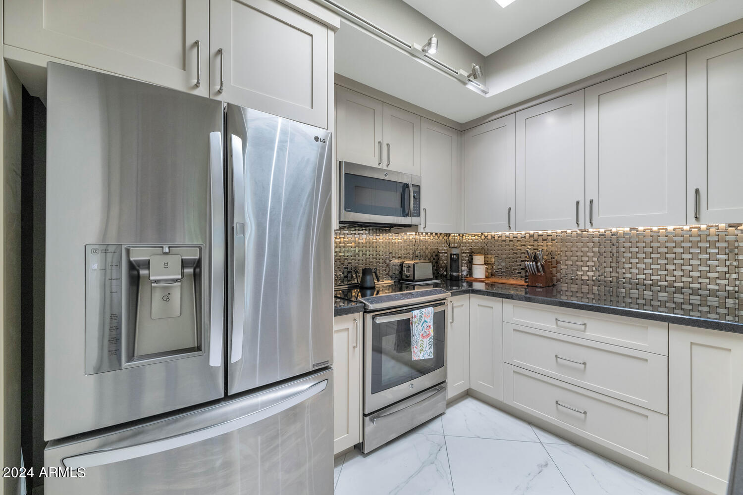 7710 East Gainey Ranch Road, Unit 119 Scottsdale, AZ 85258 - Photo 8 of 33 7710 E Gainey Ranch Rd-large-014-038-771