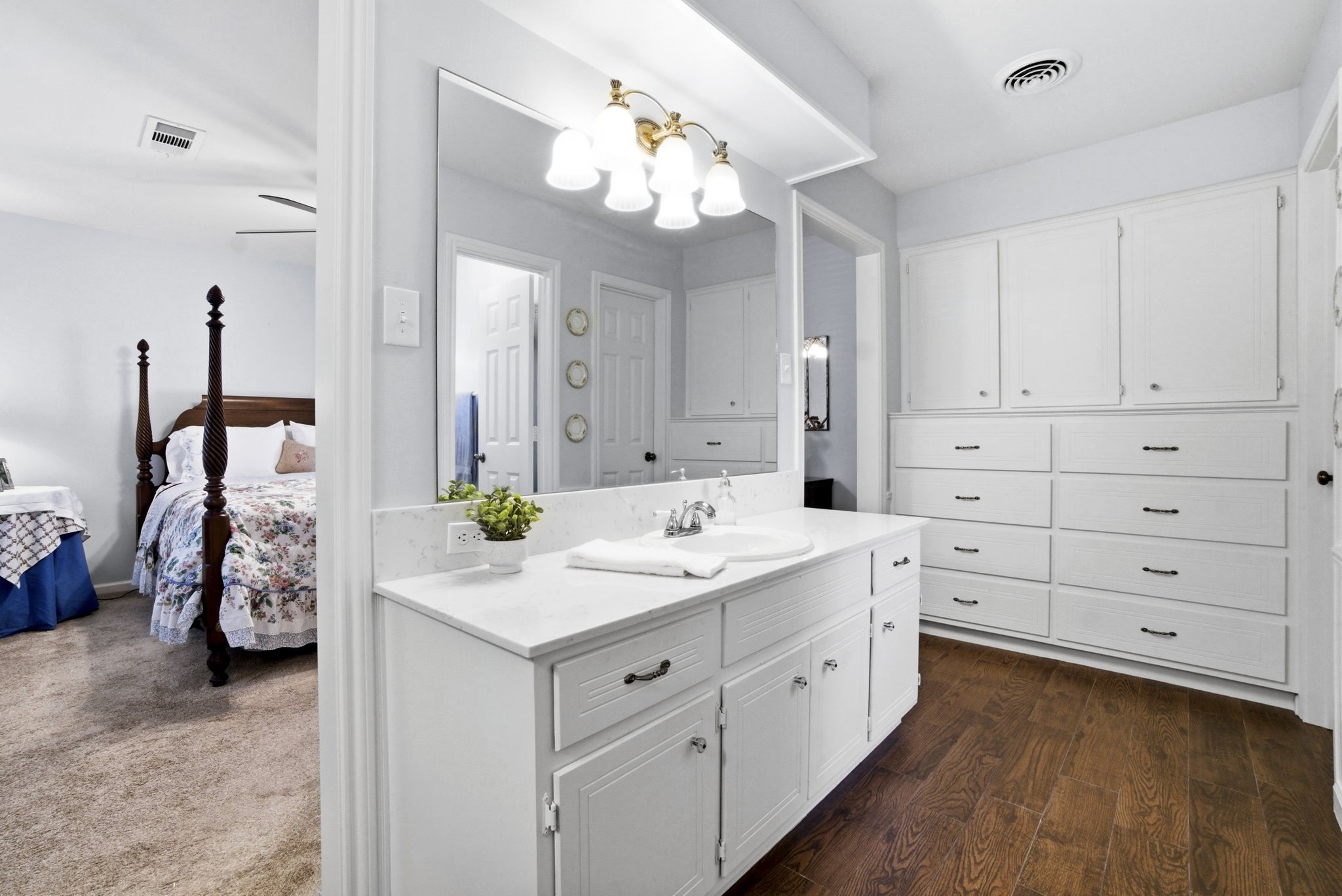 218 Tree Trunk Drive Spring, TX 77388 - Photo 20 of 40 Primary bath with beautiful quartz counter.