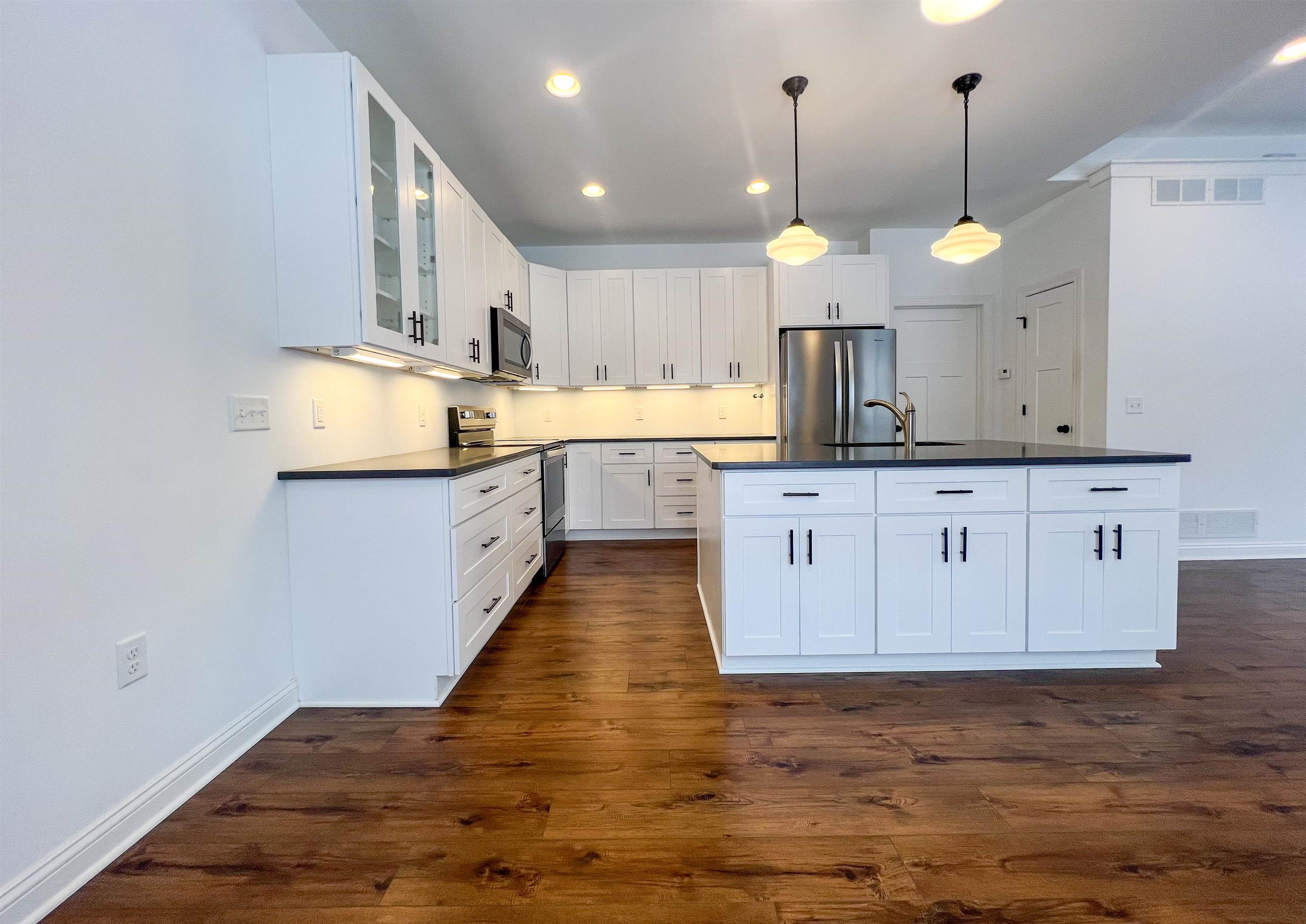 1322 Lake Street Baraboo, WI 53913 - Photo 5 of 22