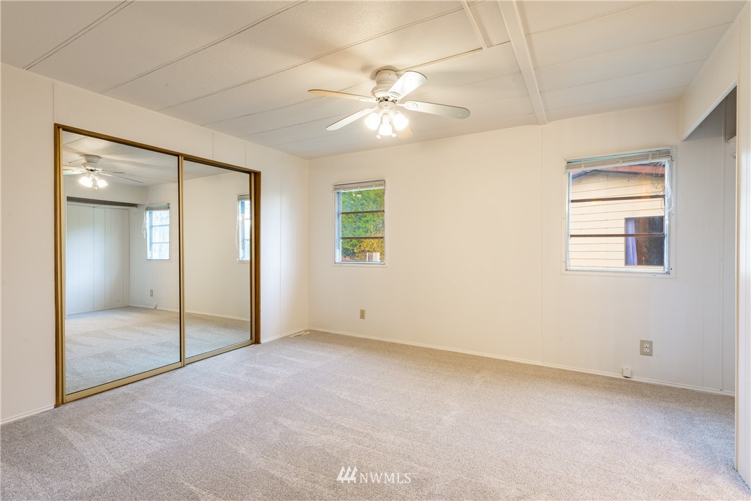 3177 Creasey Road Custer, WA 98240 - Photo 13 of 38 an empty room with fan and windows