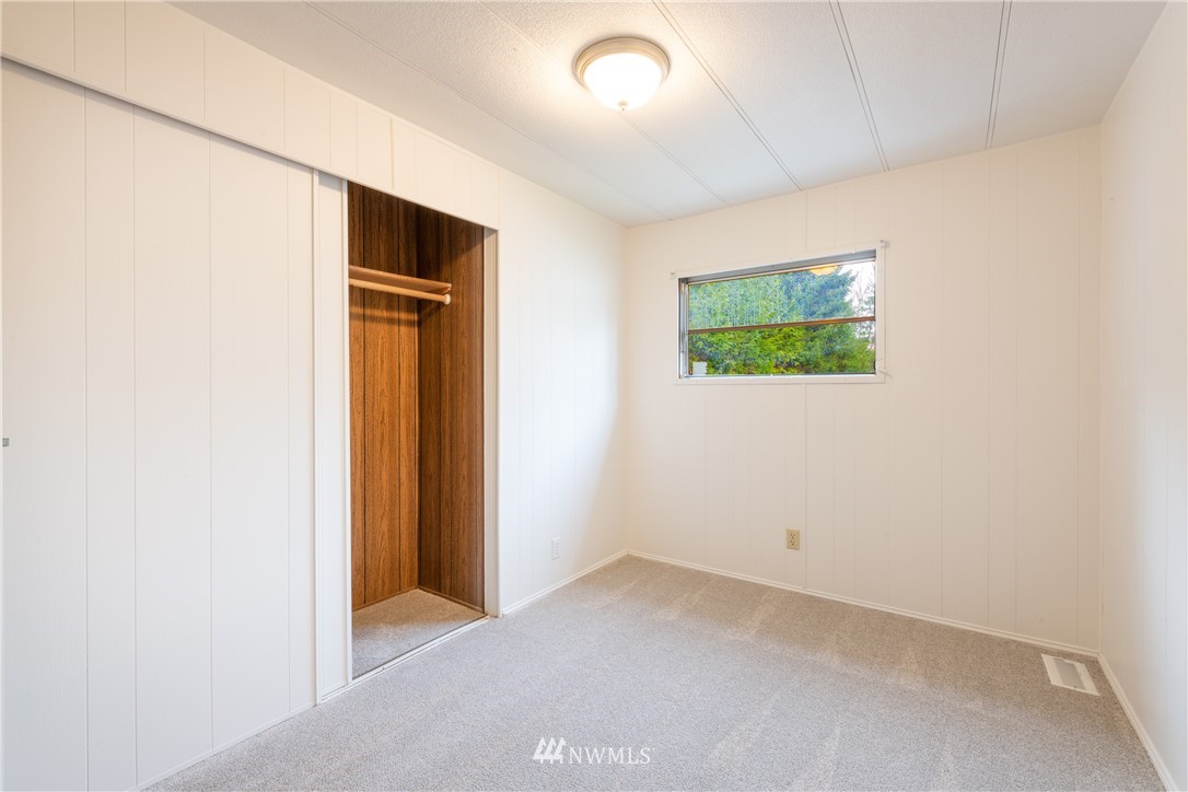 3177 Creasey Road Custer, WA 98240 - Photo 20 of 38 an empty room with windows