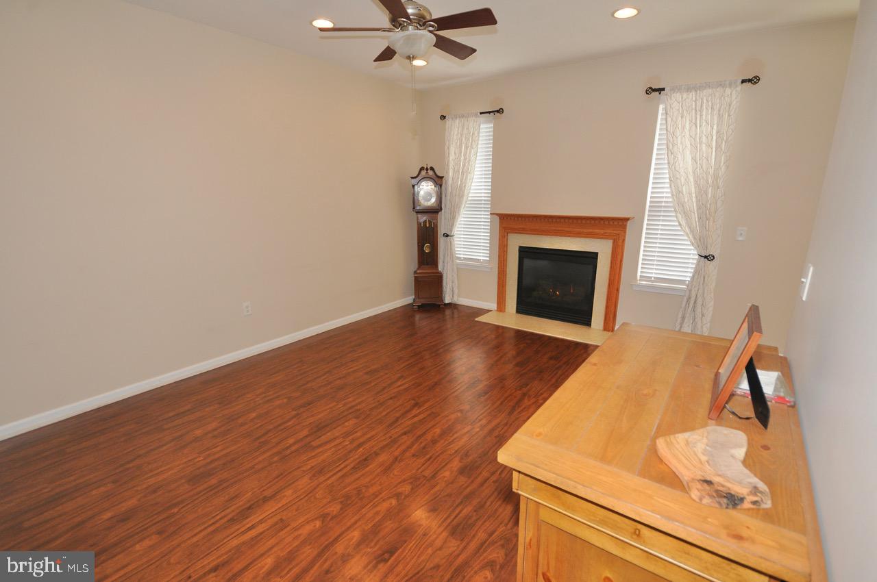 349 Huntington Drive Delran, NJ 08075 - Photo 18 of 68 Family Room