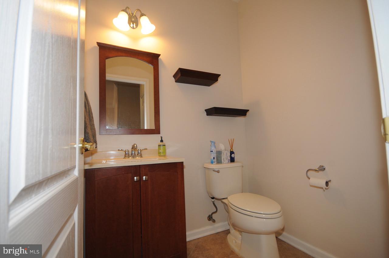 349 Huntington Drive Delran, NJ 08075 - Photo 19 of 68 a bathroom with a toilet a sink and mirror