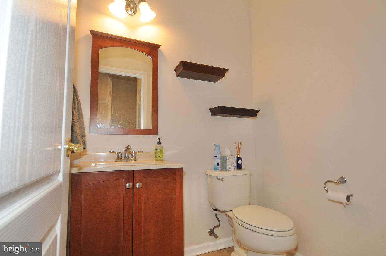 349 Huntington Drive Delran, NJ 08075 - Photo 20 of 68 a bathroom with a toilet a sink and mirror