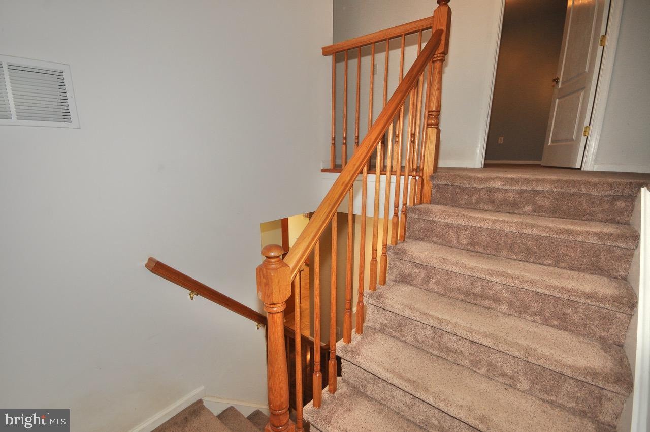 349 Huntington Drive Delran, NJ 08075 - Photo 52 of 68 a view of entryway