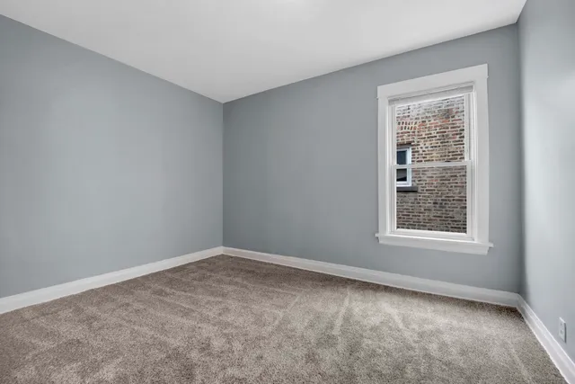 $1,975 | 5015 West Montrose Avenue, Unit 2, Chicago, IL 60641