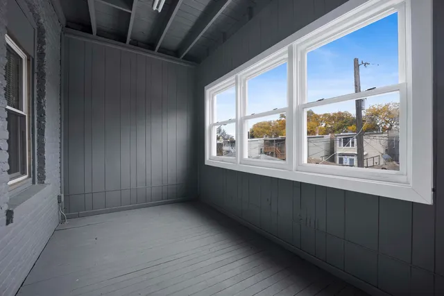 $1,975 | 5015 West Montrose Avenue, Unit 2, Chicago, IL 60641