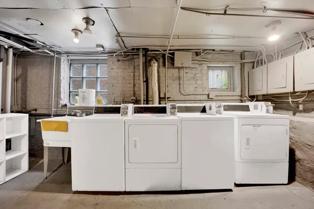 $1,975 | 5015 West Montrose Avenue, Unit 2, Chicago, IL 60641