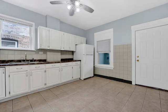 $1,975 | 5015 West Montrose Avenue, Unit 2, Chicago, IL 60641