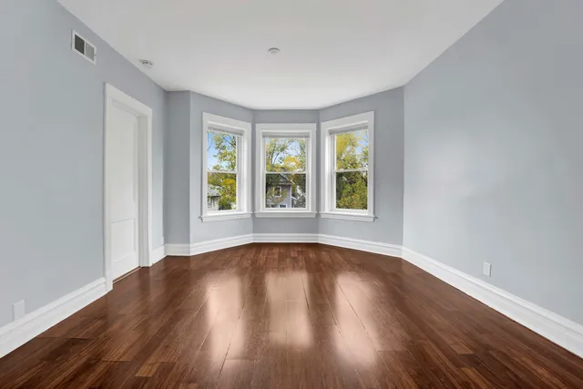 $1,975 | 5015 West Montrose Avenue, Unit 2, Chicago, IL 60641