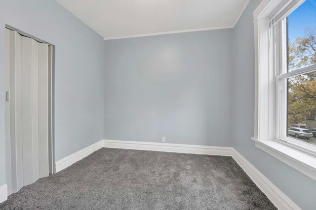 $1,975 | 5015 West Montrose Avenue, Unit 2, Chicago, IL 60641