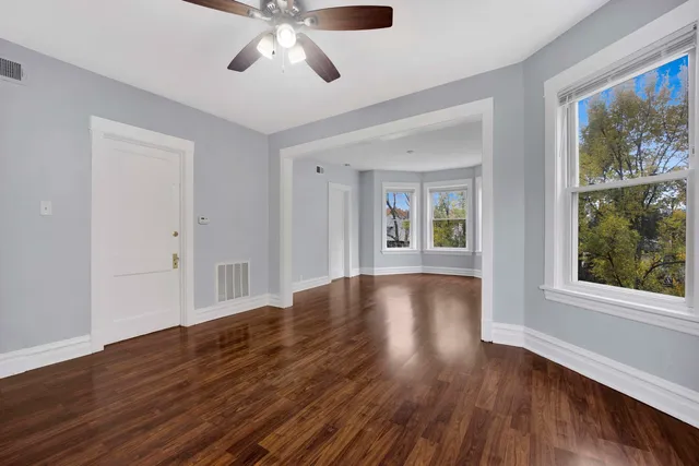 $1,975 | 5015 West Montrose Avenue, Unit 2, Chicago, IL 60641