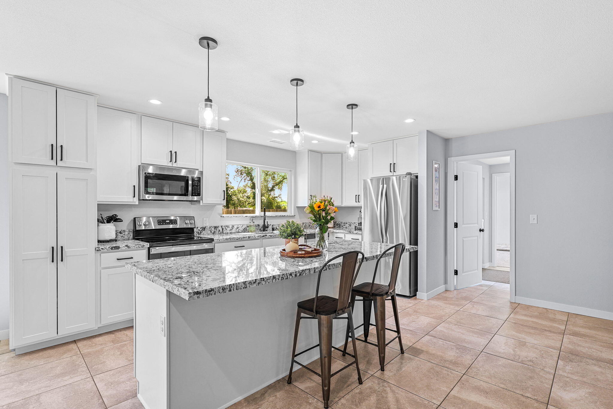 6926 Weeks Road Redding, CA 96002 - Photo 11 of 39 Kitchen