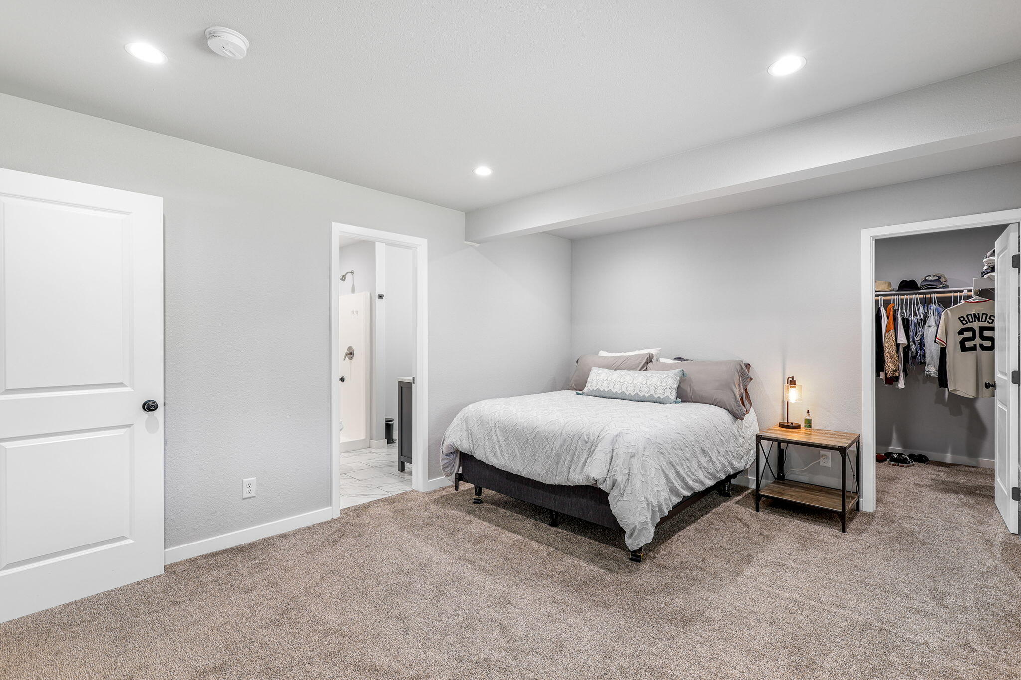 6926 Weeks Road Redding, CA 96002 - Photo 15 of 39 Master Bedroom