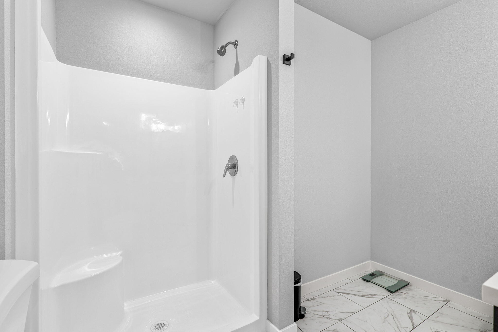 6926 Weeks Road Redding, CA 96002 - Photo 19 of 39 Master Bathroom