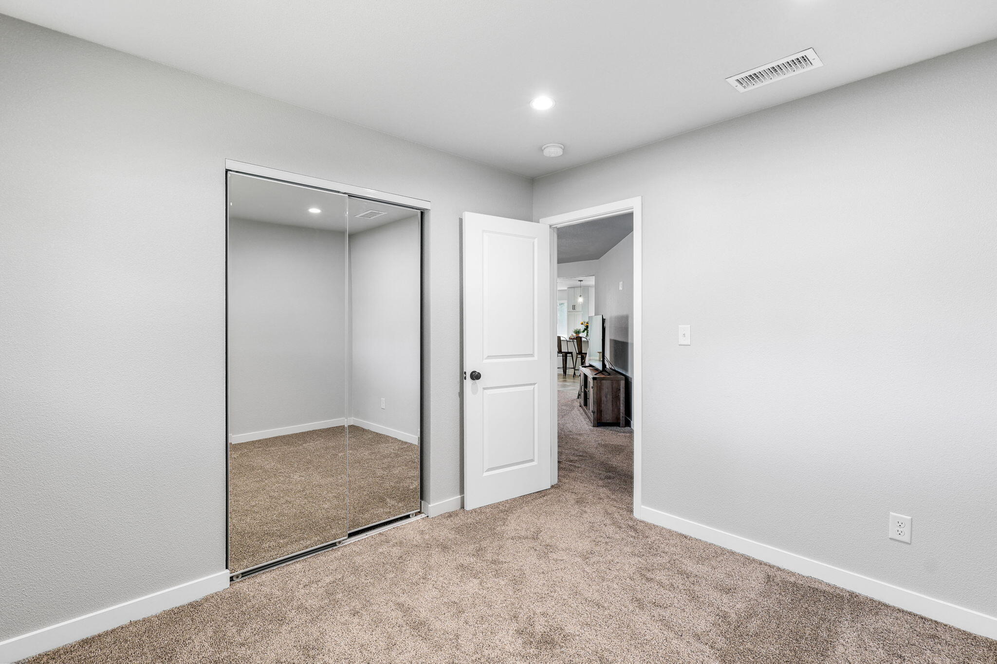 6926 Weeks Road Redding, CA 96002 - Photo 25 of 39 Bedroom 3