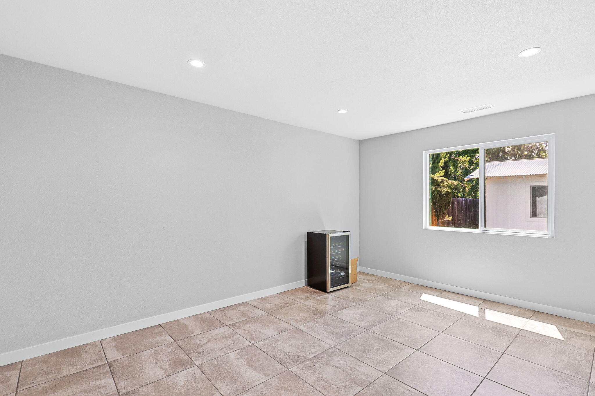 6926 Weeks Road Redding, CA 96002 - Photo 28 of 39 Dining Room