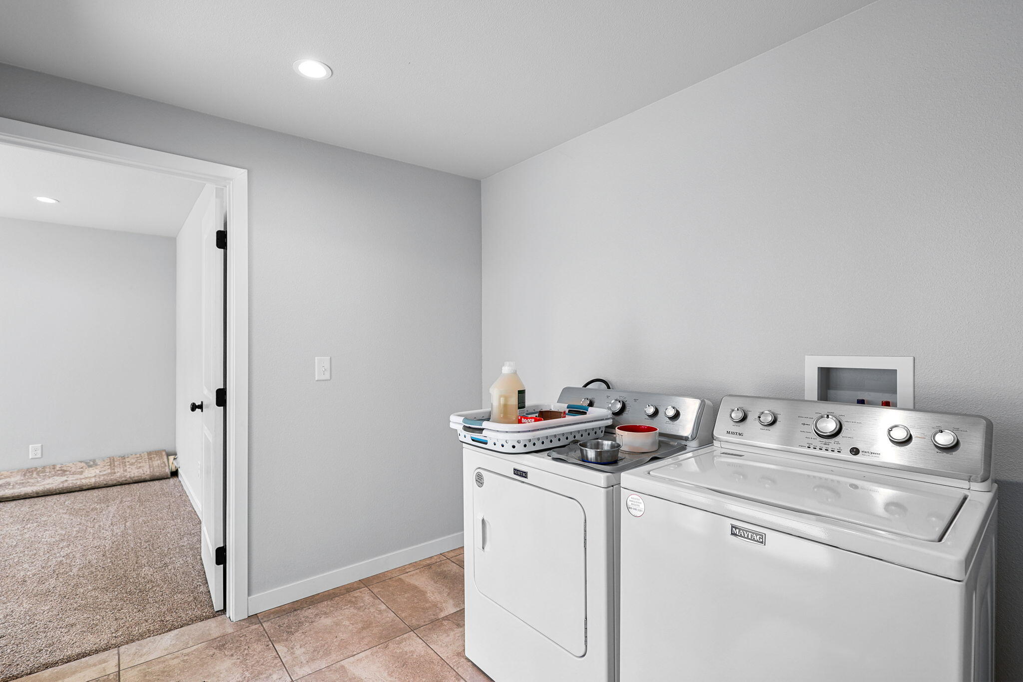 6926 Weeks Road Redding, CA 96002 - Photo 29 of 39 Laundry Area