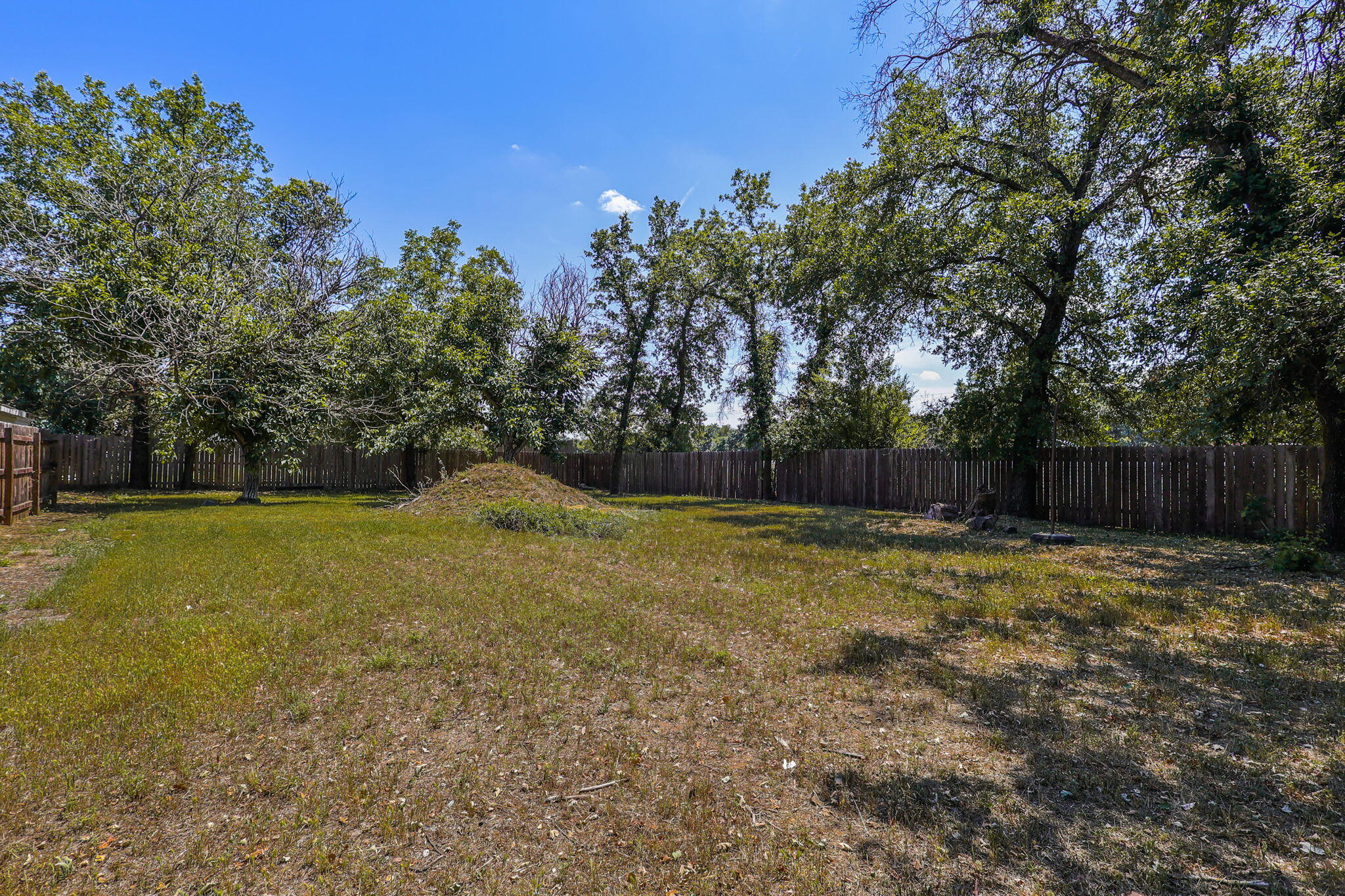 6926 Weeks Road Redding, CA 96002 - Photo 32 of 39 Backyard