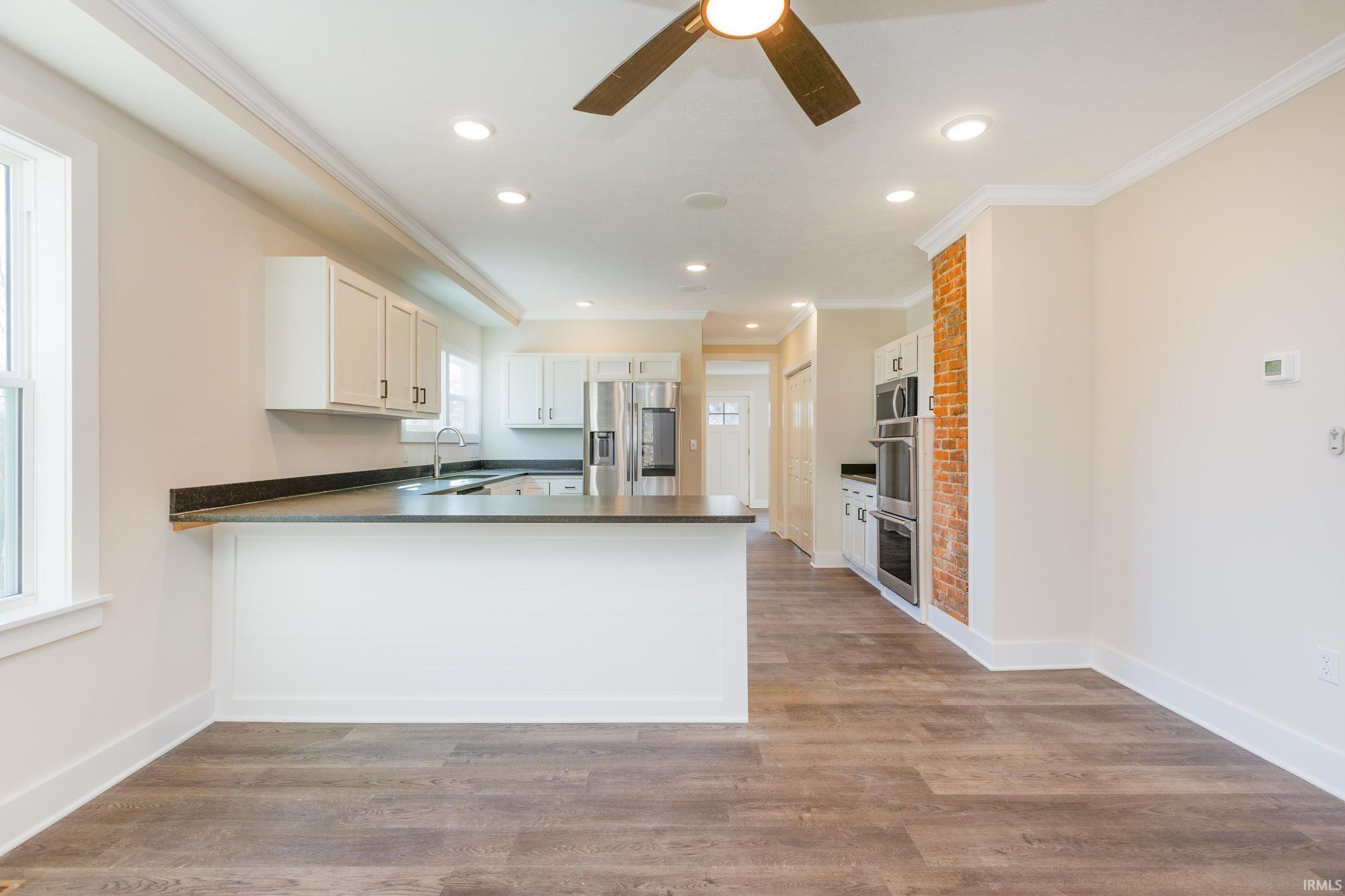 214 16th Street Bedford, IN 47421 - Photo 4 of 33