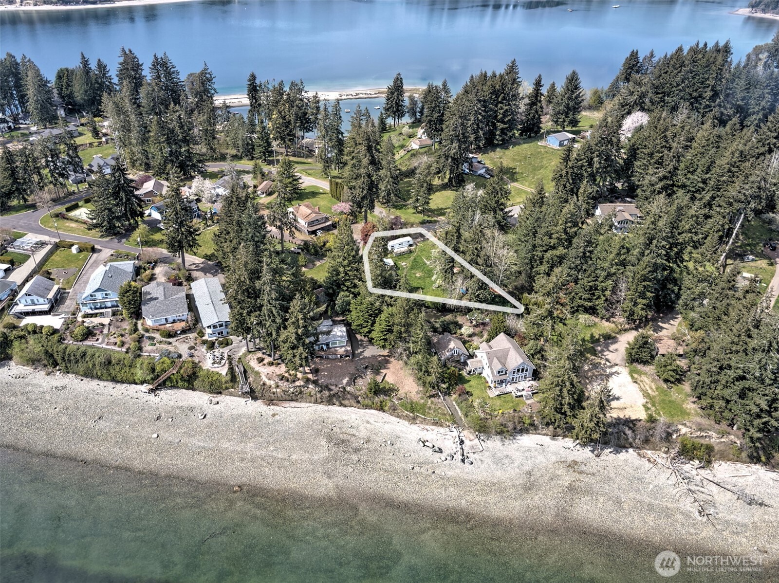 721 East Stretch Island Road South Grapeview, WA 98546 - Photo 9 of 36