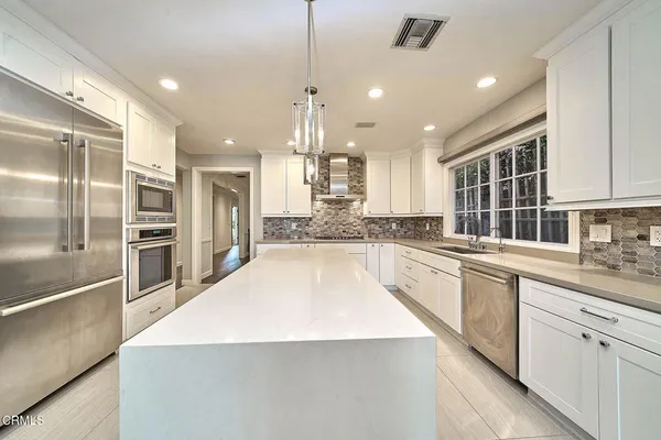 $18,000 | 4330 Bel Air Drive, La Canada Flintridge, CA 91011