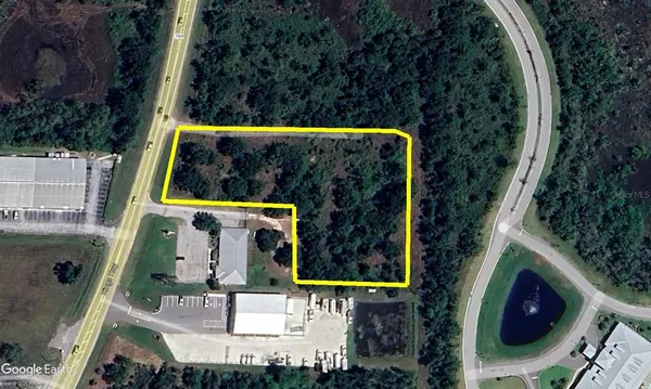 an aerial view of a house having yard