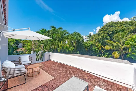 $4,695,000 | 5236 Pine Tree Drive, Miami Beach, FL 33140