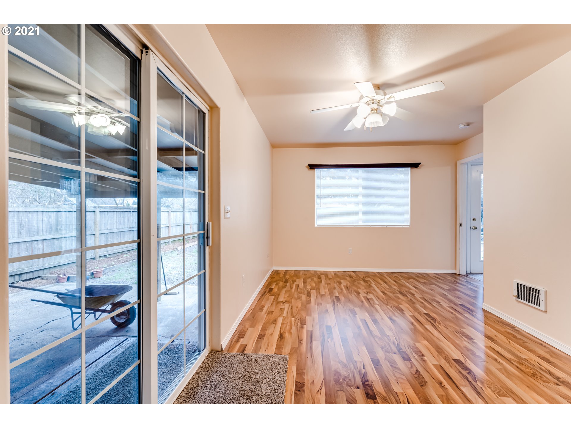 332 West Centennial Boulevard Springfield, OR 97477 - Photo 9 of 22 Gallery Image 9