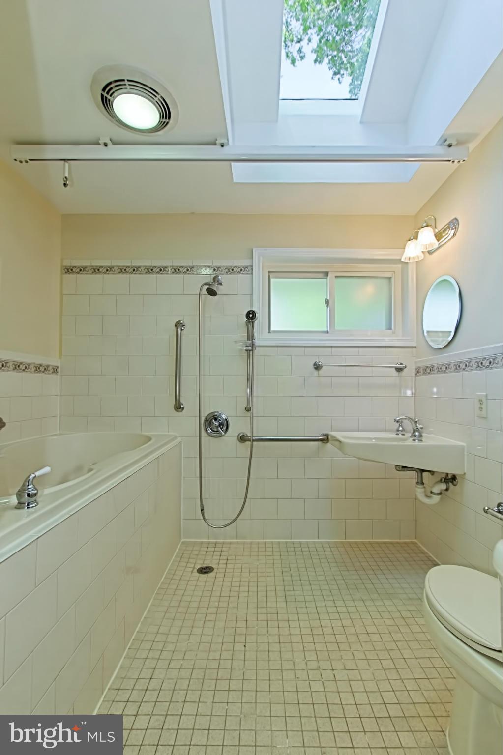 5210 Garner Street Springfield, VA 22151 - Photo 22 of 30 Wheelchair friendly bath main level