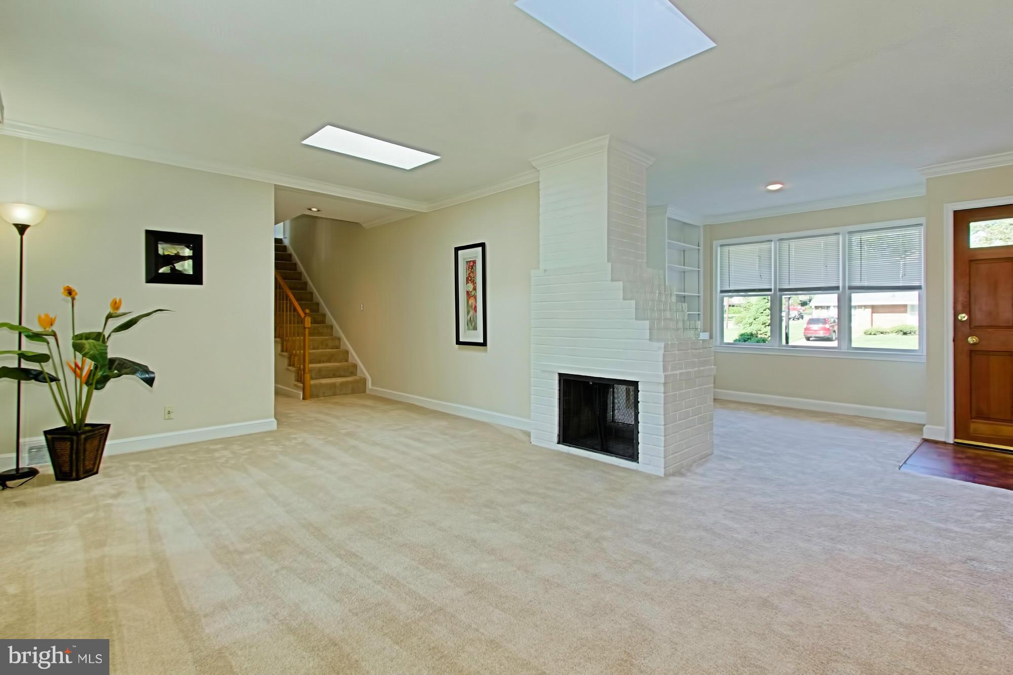 5210 Garner Street Springfield, VA 22151 - Photo 4 of 30 Living Room