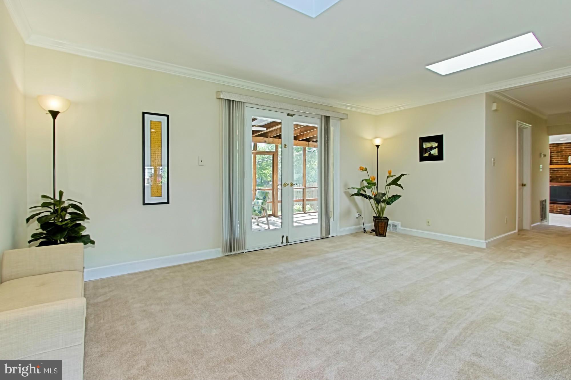 5210 Garner Street Springfield, VA 22151 - Photo 5 of 30 Living Room