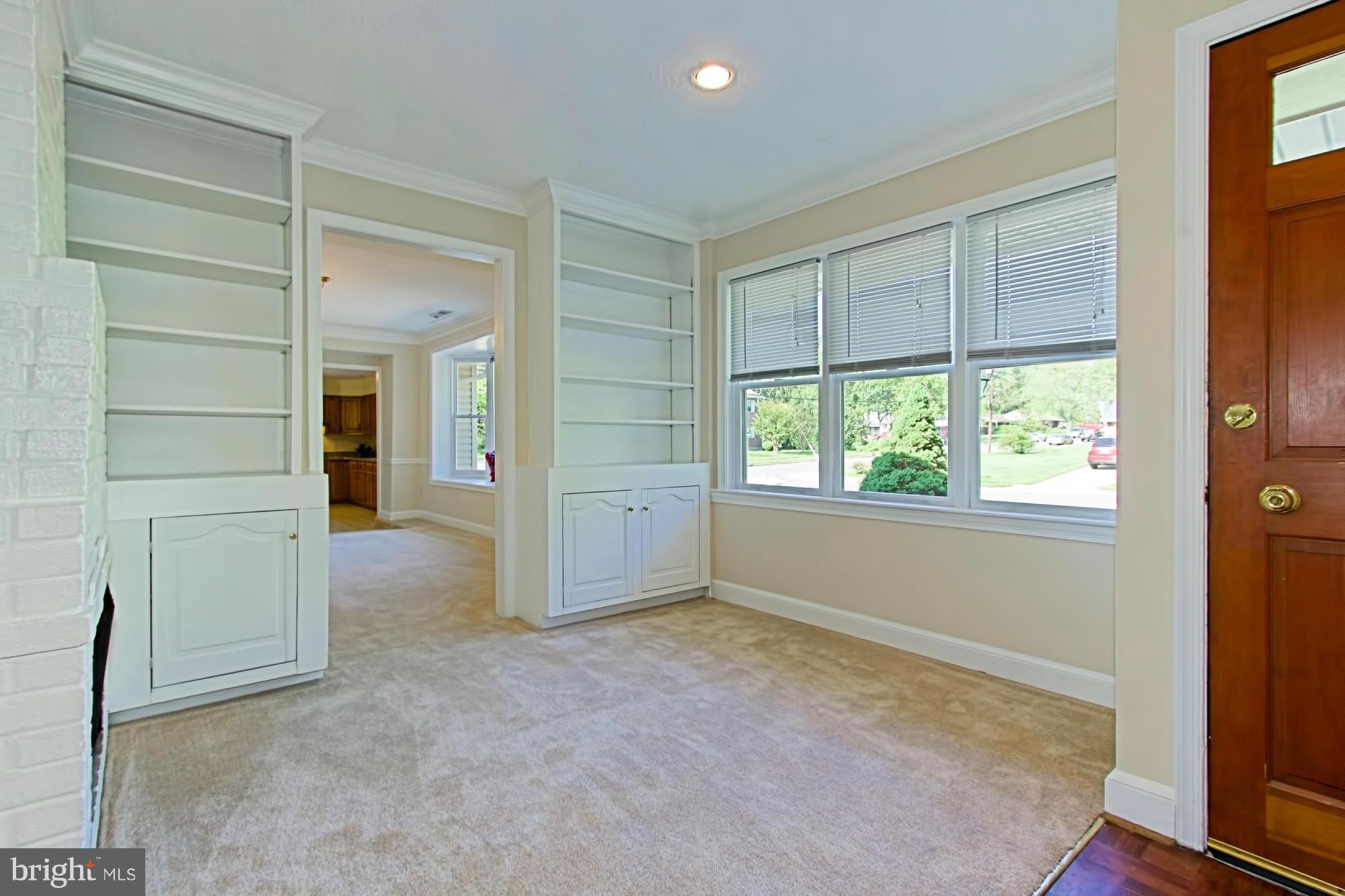 5210 Garner Street Springfield, VA 22151 - Photo 7 of 30 10 x 9 foyer