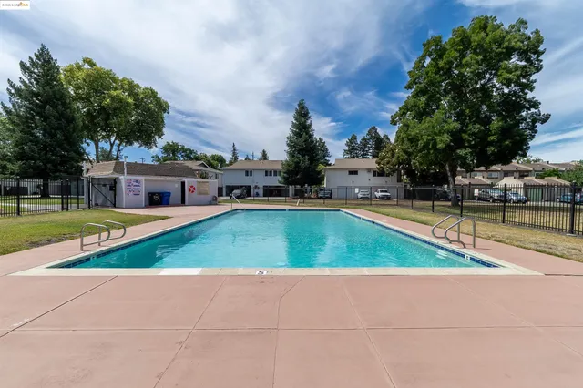 $315,000 | 1064 Mohr Lane, Unit C, Concord, CA 94518