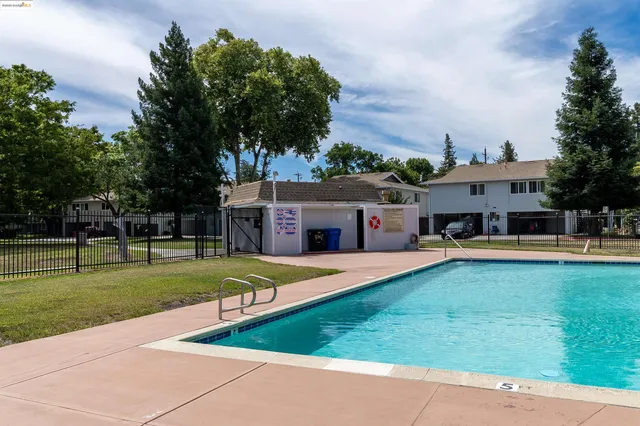 $315,000 | 1064 Mohr Lane, Unit C, Concord, CA 94518