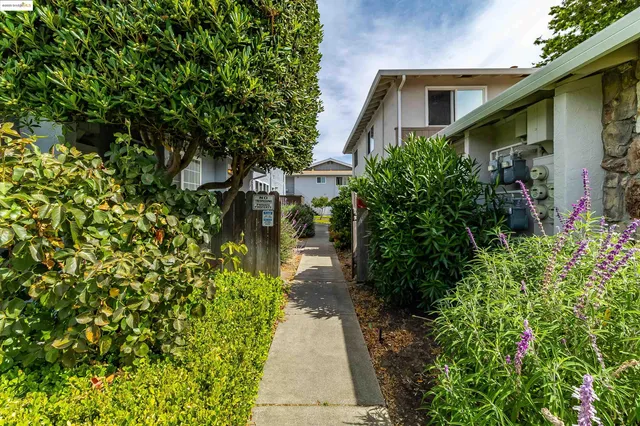 $315,000 | 1064 Mohr Lane, Unit C, Concord, CA 94518