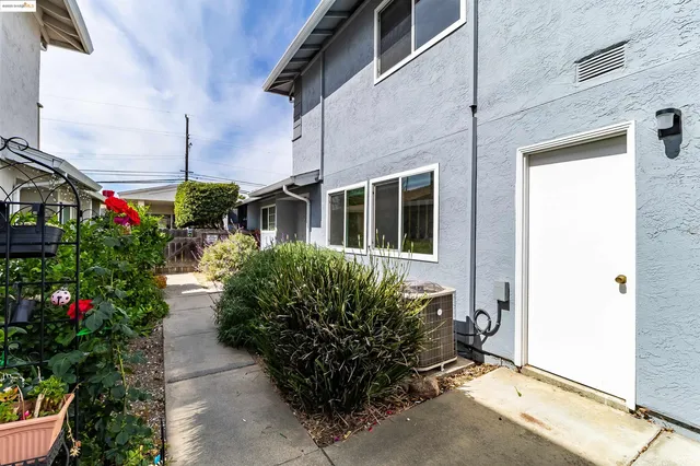 $315,000 | 1064 Mohr Lane, Unit C, Concord, CA 94518