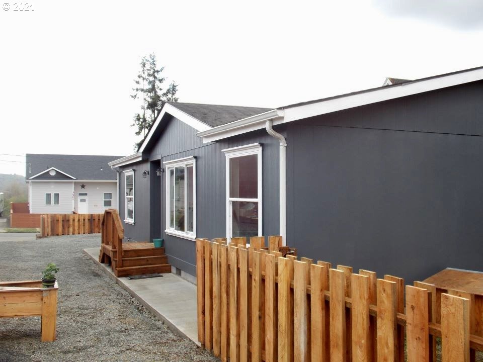 207 Maple Street Myrtle Point, OR 97458 - Photo 2 of 14 Gallery Image 2