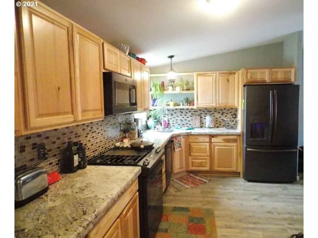 207 Maple Street Myrtle Point, OR 97458 - Photo 5 of 14 Gallery Image 5