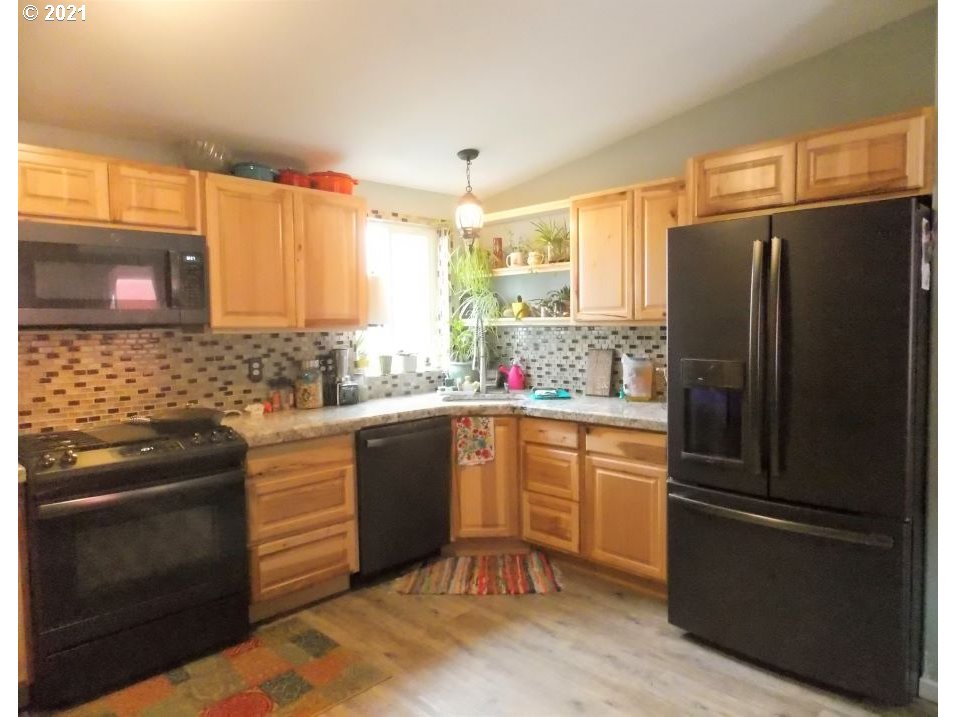 207 Maple Street Myrtle Point, OR 97458 - Photo 6 of 14 Gallery Image 6