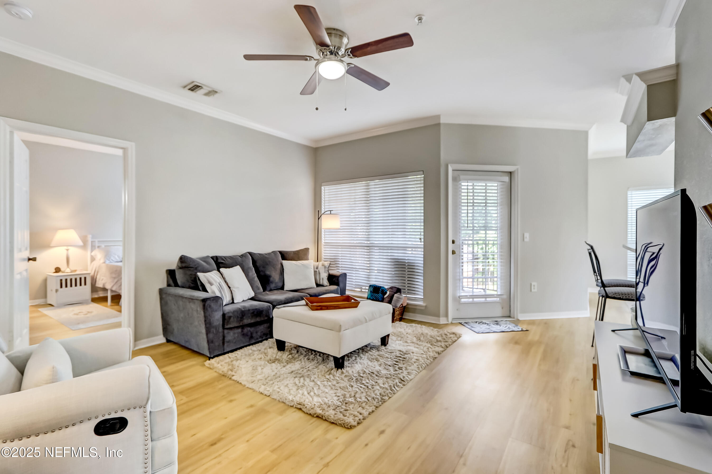 10961 Burnt Mill Road, Unit 328 Jacksonville, FL 32256 - Photo 3 of 33 a living room with furniture and a window
