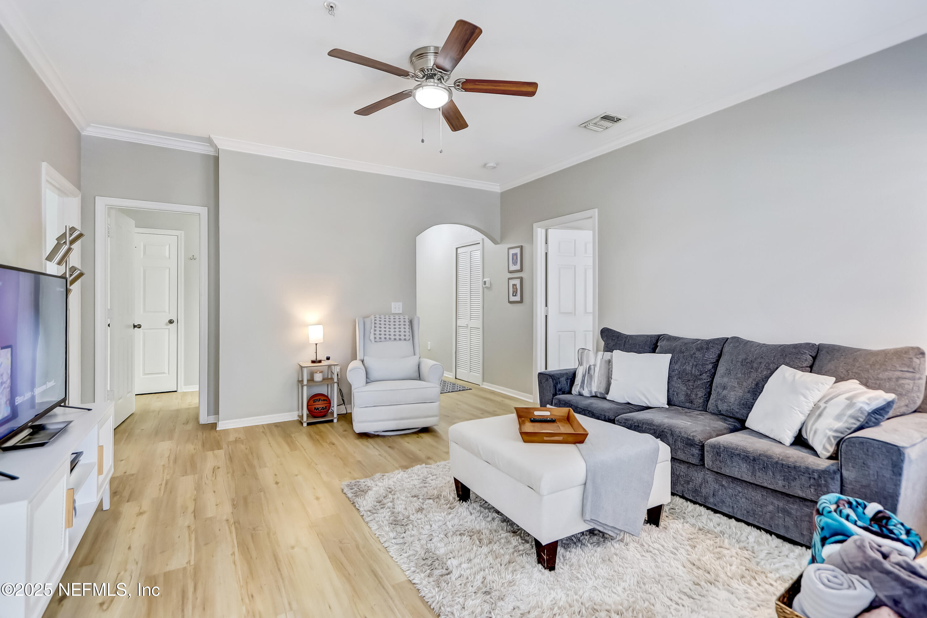 10961 Burnt Mill Road, Unit 328 Jacksonville, FL 32256 - Photo 4 of 33 a living room with furniture and a couch