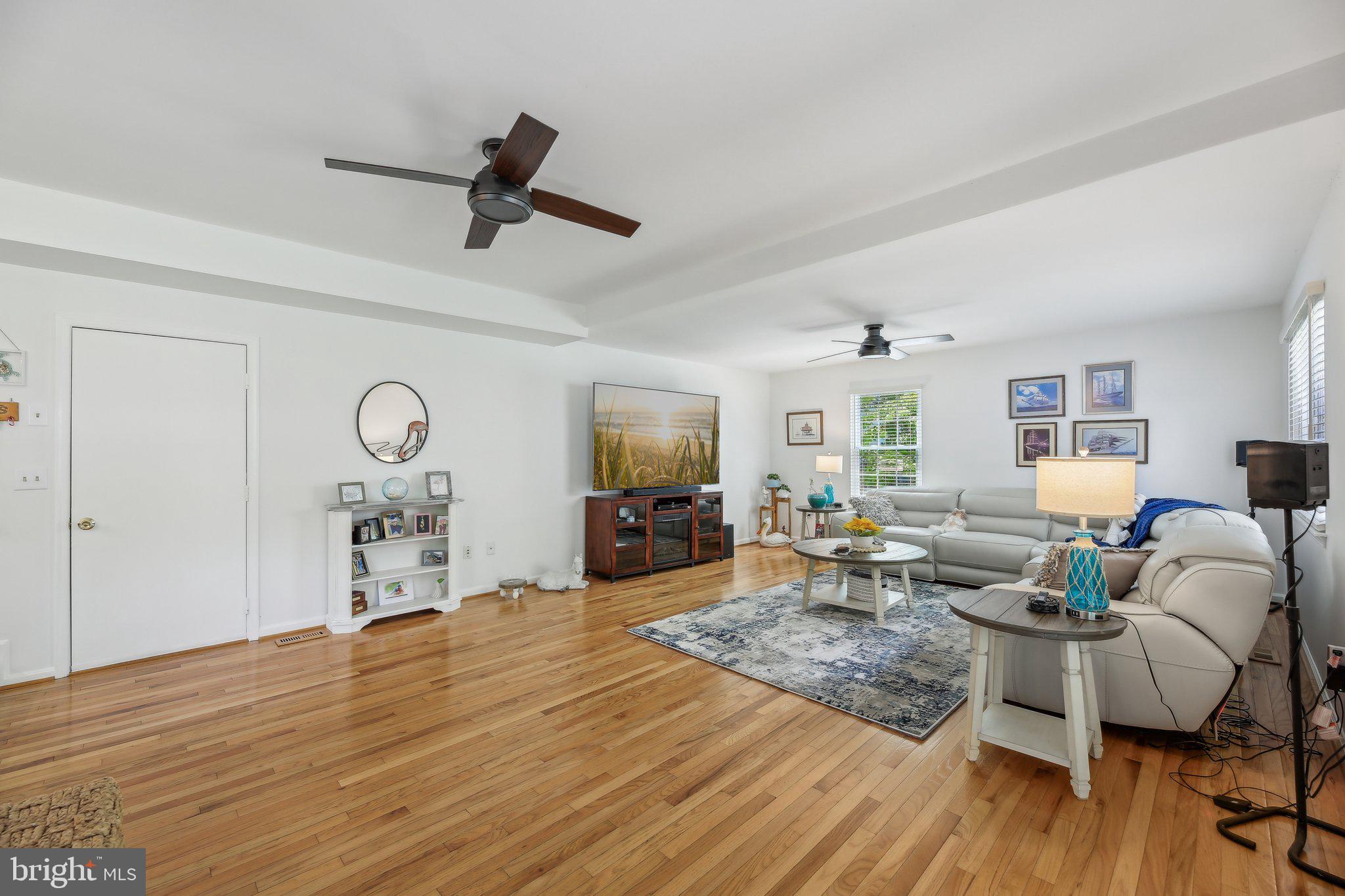 9202 Stone Spring Lane Pasadena, MD 21122 - Photo 8 of 43 a living room with furniture