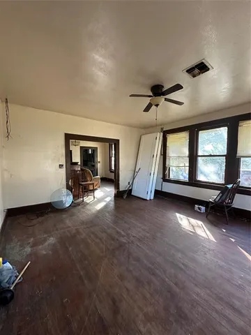 a view of empty room with a ceiling fan and window