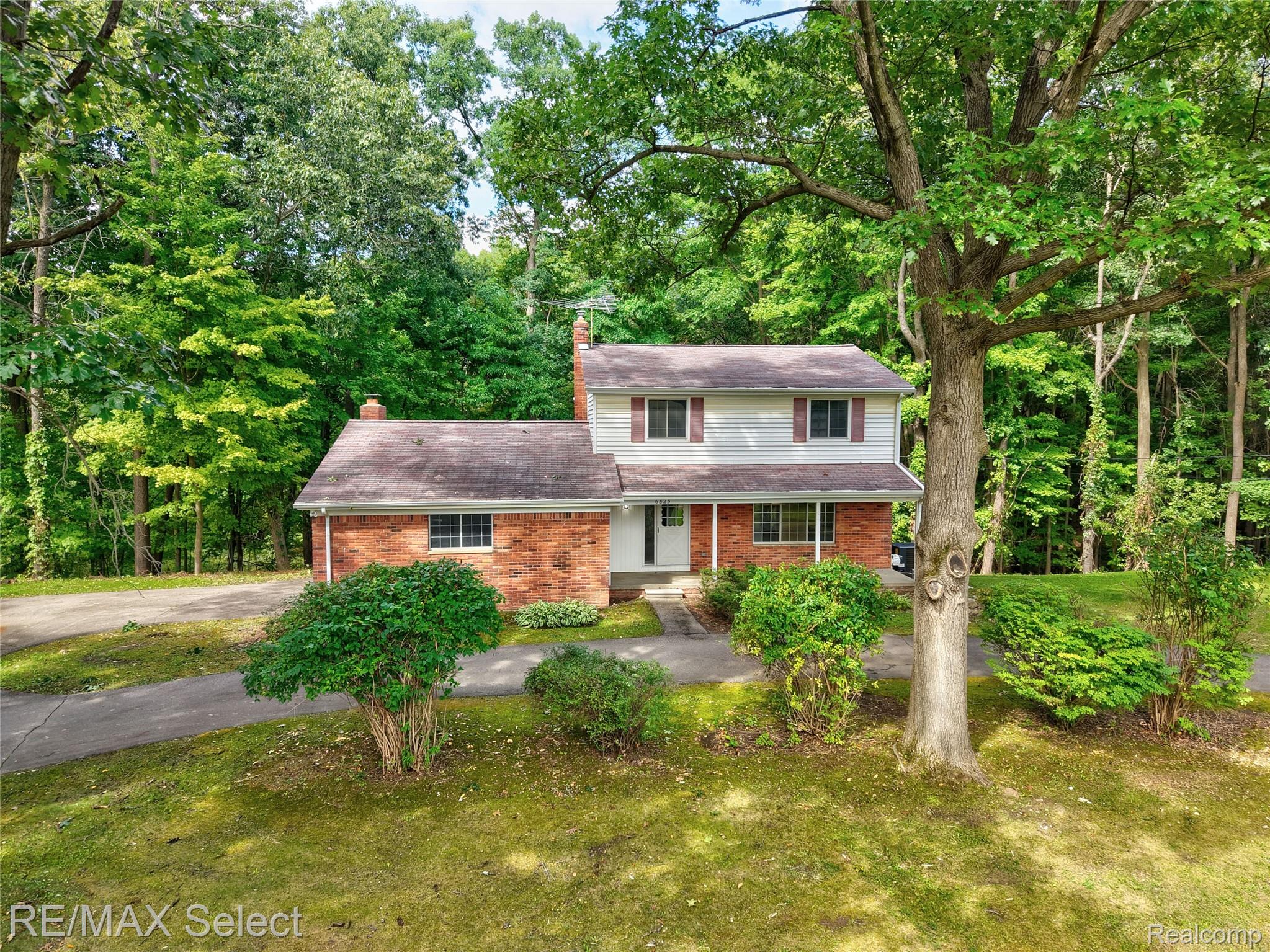 6825 Ridgewood Road Clarkston, MI 48346 - Photo 2 of 41 6825 Ridgewood Rd 04.jpg