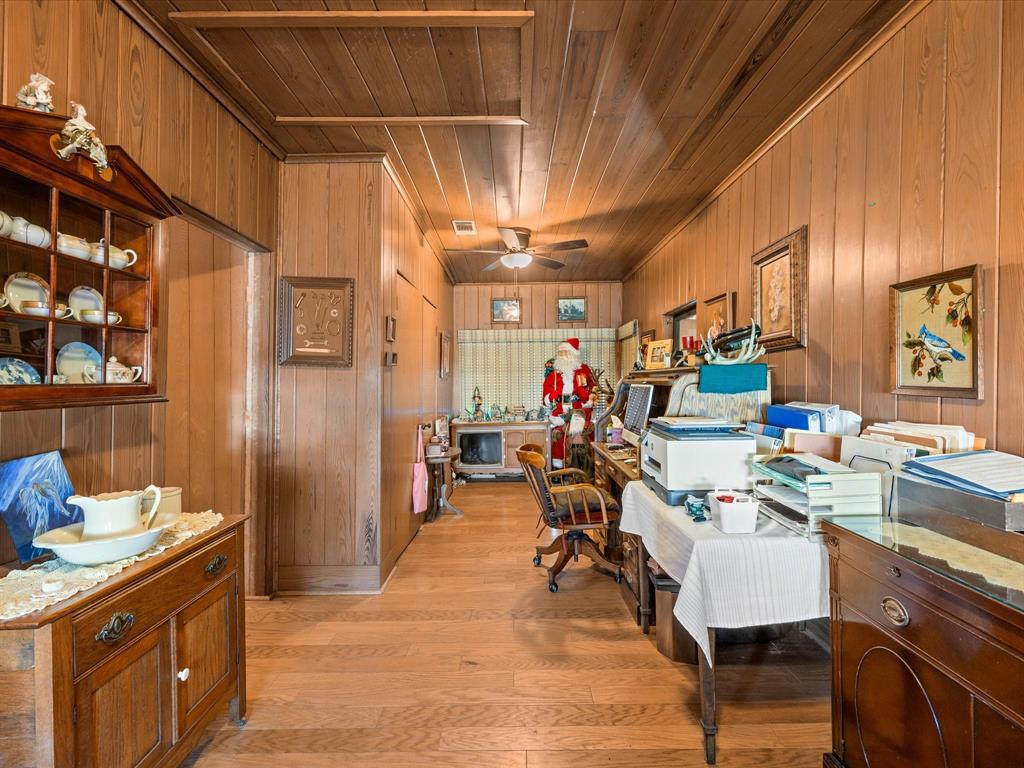 111 Munns Powell, TX 75153 - Photo 22 of 39 a very nice looking room with a large window