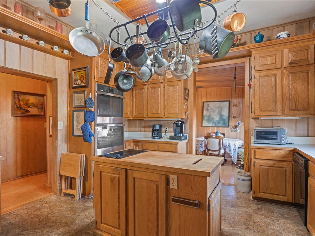 111 Munns Powell, TX 75153 - Photo 9 of 39 a kitchen that has a lot of cabinets in it