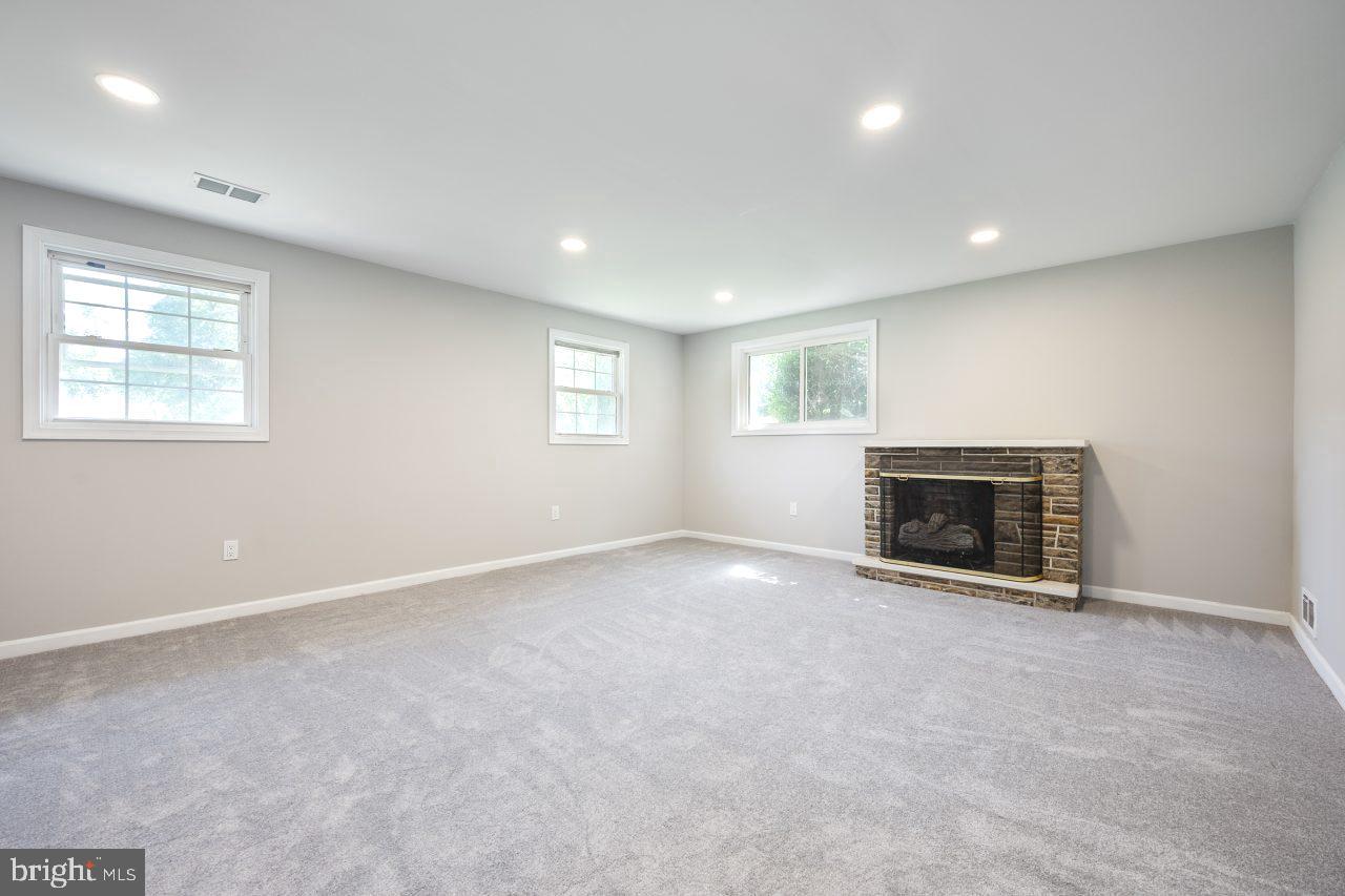 6806 Nashville Road Hyattsville, MD 20784 - Photo 19 of 30 Second Living Room