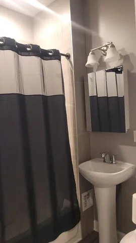 $2,600 | 1845 North Mozart Street, Unit 1, Chicago, IL 60647