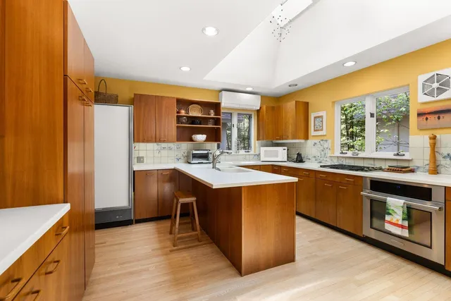 $995,000 | 27 Lee Farm Road, Hancock, NH 03449